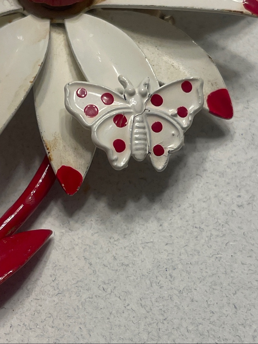 Vintage Daisy Red and White Brooch with Butterfly Accent - Picture 3 of 4